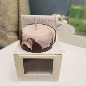 Candle "Bun in the Oven" NIB